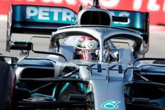 Lewis Hamilton v Mercedesu na trati Velké ceny Ruska formule 1 2019