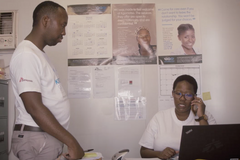 Vezmu vás na místo, kde vám pomohou. Lebo převáží oběti sexuálního násilí do bezpečí