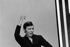 Za peníze vydělané ve fabrice jsem sháněl desky, vzpomínal na své začátky Karel Gott