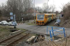 Vlak, vlakové a železniční přejezdy - ilustrační foto