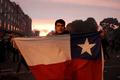 Jeden z demonstrantů v Chile.