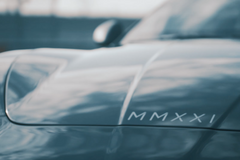 Reklama poutá na nový elektromobil Maserati