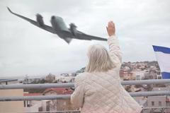 Vnuk přelétl nad hlavou své babičky. Židovka, která přežila holokaust, je na něj pyšná