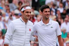 Roger Federer a Novak Djokovič ve finále Wimbledonu 2019