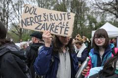 Protest proti rozšíření těžby v dole Turow u města Bogatynia, Polsko; akce v Trojmezí na hranicích s Polskem a Německem u města Hrádek nad Nisou