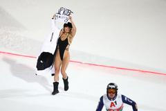 Fanynka v plavkách narušila slalom Světového poháru ve Schladmingu