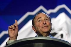 Komisionář zámořské NHL Gary Bettman.