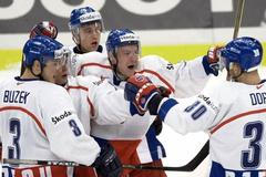 MS v hokeji 2000: Tomáš Vlasák se spoluhráči se radují z gólu v semifinále proti Kanadě