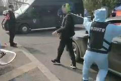 Speciální jednotky v Tchung-peji trénují zásah na nespolupracující nakažené