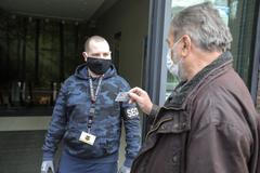 Nouzový stav - koronavirus - omezení nákupů od 10 do 12 hodin pro seniory - nakupování, důchodce