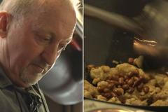 Kuchař Vladimír Suchý připravil Kung-pao, na které chodil v 70. letech i Karel Gott