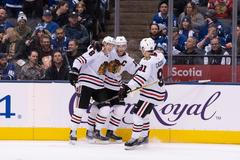 Kubalíkův "baseballový" gól po bekhendové přihrávce Jonathana Toewse.