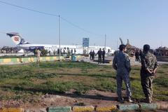 Z přistávací dráhy na jihozápadě Íránu sjelo dopravní letadlo.