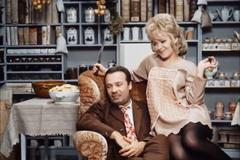 Bohdalová v prvním feministickém filmu posluhuje mužům. Zdarma a v HD kvalitě