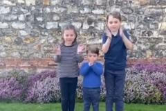 Zdravotníkům tleskají i George, Charlotte a Louis. Královské děti se přidaly k děkování Británie