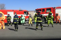 Udrž odstup, myj si ruce, zatanči. Po policistech tančí i hasiči