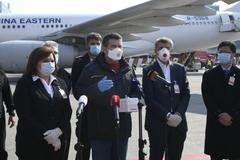 Vláda vítá zásilku roušek z Číny