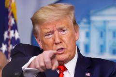 Je vypnutí Trumpa cenzura? A proč v Česku chybí testy na covid? Sledujte DVTV