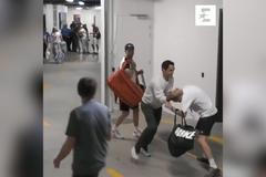 Federerovi zkrazil hru fyzioterapeut. Dostal co proto