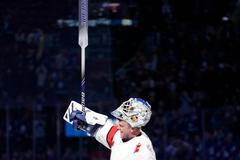 Brankář Caroliny David Ayres byl v zápase s Torontem vyhlášen první hvězdou zápasu