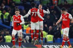 Anglická Premier League 2019/20, Chelsea - Arsenal: Gabriel Martinelli a Bukayo Saka slaví gól na 1:1