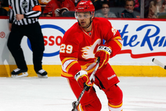 Hokejový útočník Akim Aliu