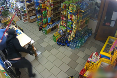 Lupiče s pistolí vyhnala v Polsku žena s mopem