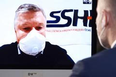 Švagr: Měli jsme pořídit 200 tisíc respirátorů, ale kvůli vládě jsme nákup zastavili
