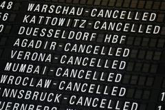 Zrušené lety, cancelled, letiště, zrušeno, spoj, karanténa