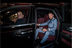 Conor McGregor v autě