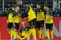 Osmifinále Ligy mistrů 2019/20, Dortmund - PSG: Erling Braut Haaland (na zemi) slaví gól na 1:0