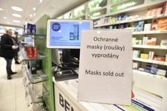 koronavirus roušky lékárna