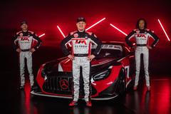 David Vršecký, Tomáš Enge a Aliyyah Koloc při premiéře Mercedes-AMG GT3 týmu Buggyra pro seriál China GT