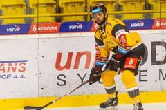 Kanadský obránce Akim Aliu v dresu Litvínova (2020)