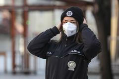 Koronavirus, Coronavirus, COVID-19 - policie, roušky, rouška, respirátor, maska, občan, nákaza, prevence, ilustrační foto