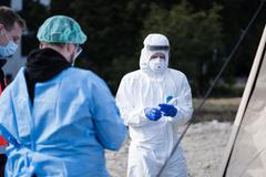 Kolabují nemocnice? Zvládnou lékaři epidemii koronaviru? Sledujte speciál DVTV