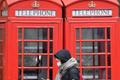 Londýn, koronavirus, rouška, telefonní budka, nákaza