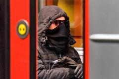 rouška metro koronavirus