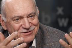 Z prodejce růží miliardářem: Šlo nám o emoce, říká muž, který rozjel byznys v kravíně