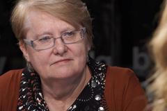 Holmerová: Roušky nejsou, premiér nám je nemusí vozit osobně, stačí jeho řidič