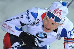 Vyčerpaný Ondřej Moravec v cíli sprintu Světového poháru v Novém Městě na Moravě