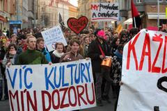 Demonstrace na podporu squatu Klinika