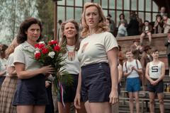 Herečka Martha Issová (vlevo) jako Dana Zátopková při natáčení filmu Zátopek