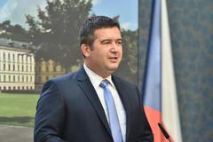 Živě: Ministr vnitra Hamáček k nouzovému stavu a opatřením na hranicích