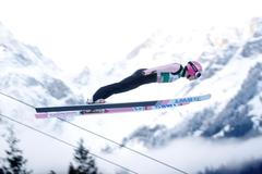 Český skokan na lyžích Roman Koudelka na můstku v Engelbergu