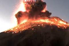 Video zachycuje explozi sopky Popocatépetl