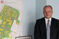 Nakažených přibývá, vláda přitvrzuje. Sledujte speciál DVTV s Romanem Prymulou