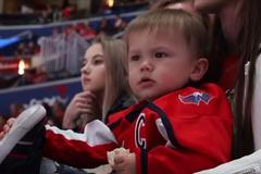 Trenéři zlatým hokejistům zabavili telefony, s hokejkou už válí mladý Ovečkin