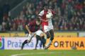 Michal Sáček a Peter Olayinka v derby Sparta - Slavia v 10. kole první ligy