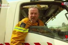 Australanům došel humor. Vyčerpaný hasič poslal drsný vzkaz premiérovi